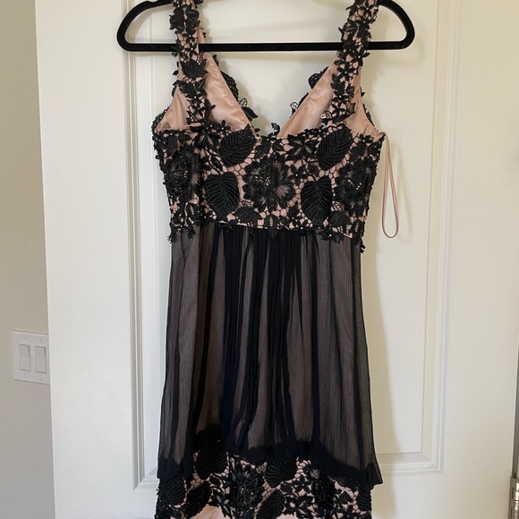 Jovani Lace Dress | size 2 - Picture 3 of 6